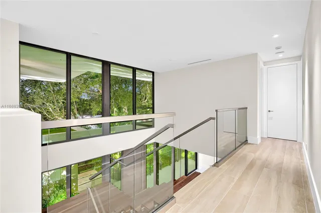 $6,399,000 | 100 Hampton Lane, Key Biscayne, FL 33149