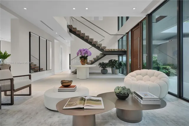 $6,399,000 | 100 Hampton Lane, Key Biscayne, FL 33149