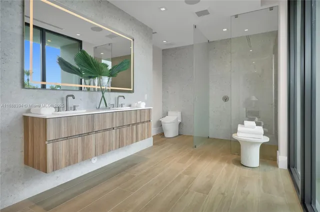 $6,399,000 | 100 Hampton Lane, Key Biscayne, FL 33149