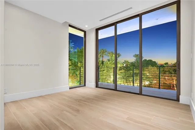 $6,399,000 | 100 Hampton Lane, Key Biscayne, FL 33149