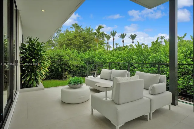 $6,399,000 | 100 Hampton Lane, Key Biscayne, FL 33149
