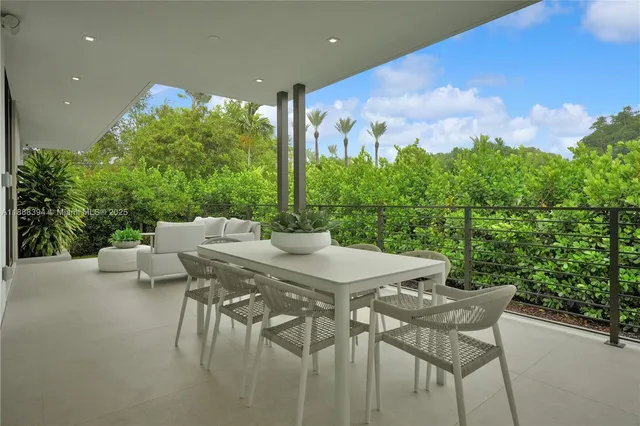 $6,399,000 | 100 Hampton Lane, Key Biscayne, FL 33149