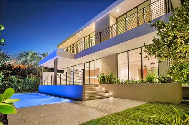 $6,399,000 | 100 Hampton Lane, Key Biscayne, FL 33149
