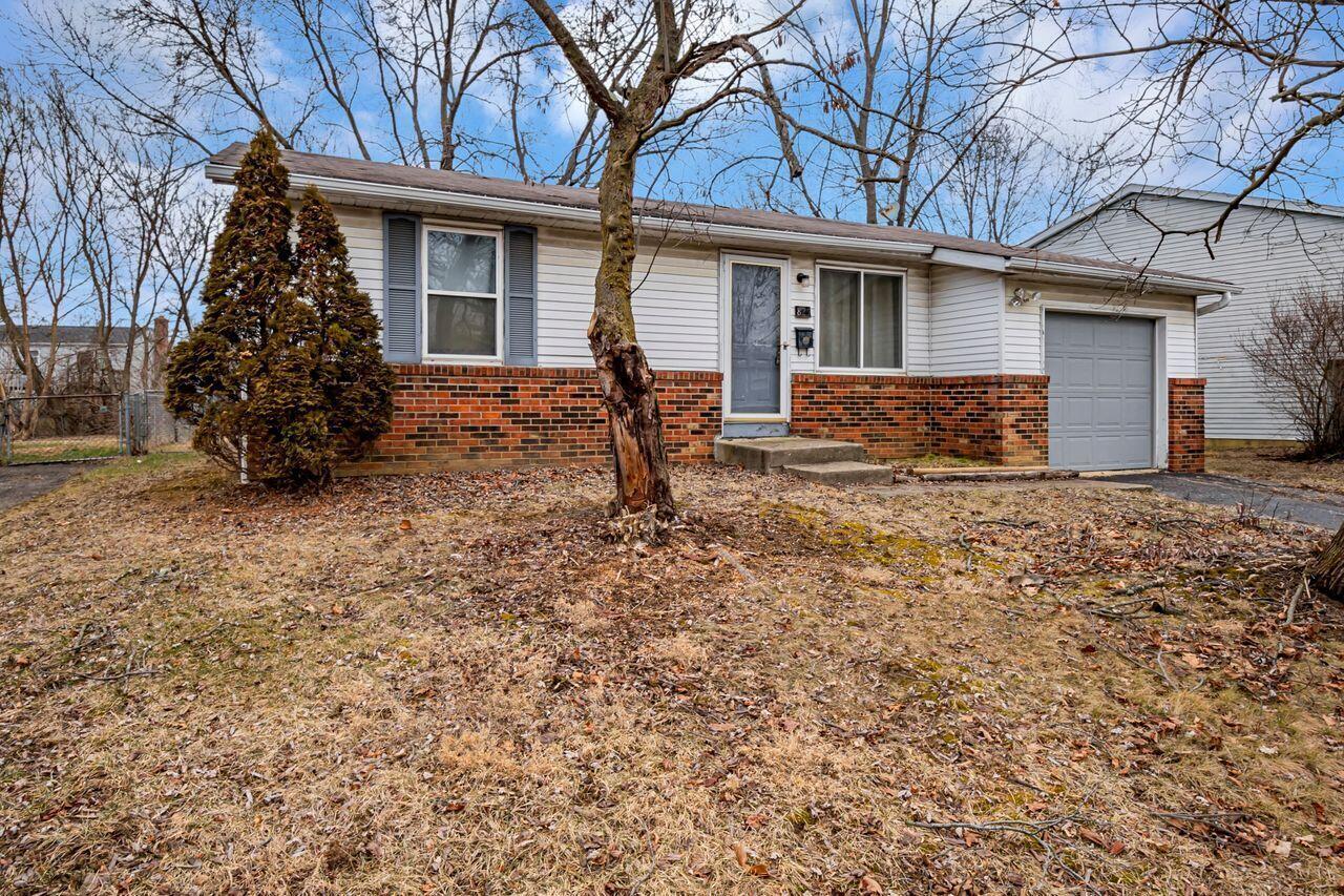 825 Eliots Oak Road Columbus, OH 43228 - Photo 3 of 29 FRONT