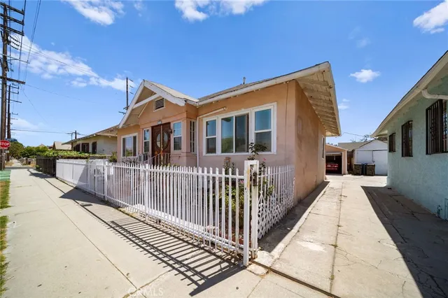 $950,000 | 2922 Darwin Avenue, Los Angeles, CA 90031