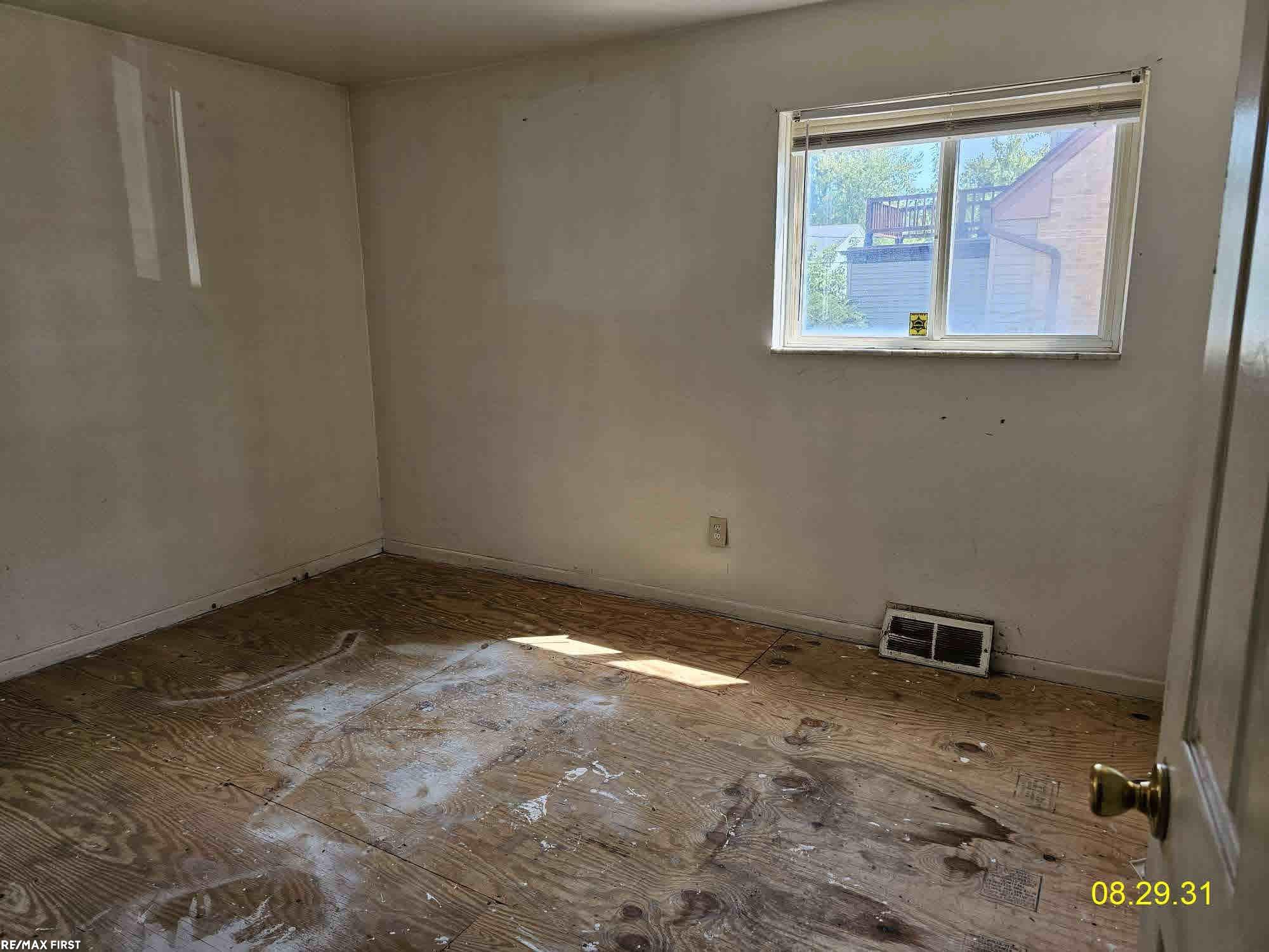 466 Alter Road Detroit, MI 48215 - Photo 5 of 17