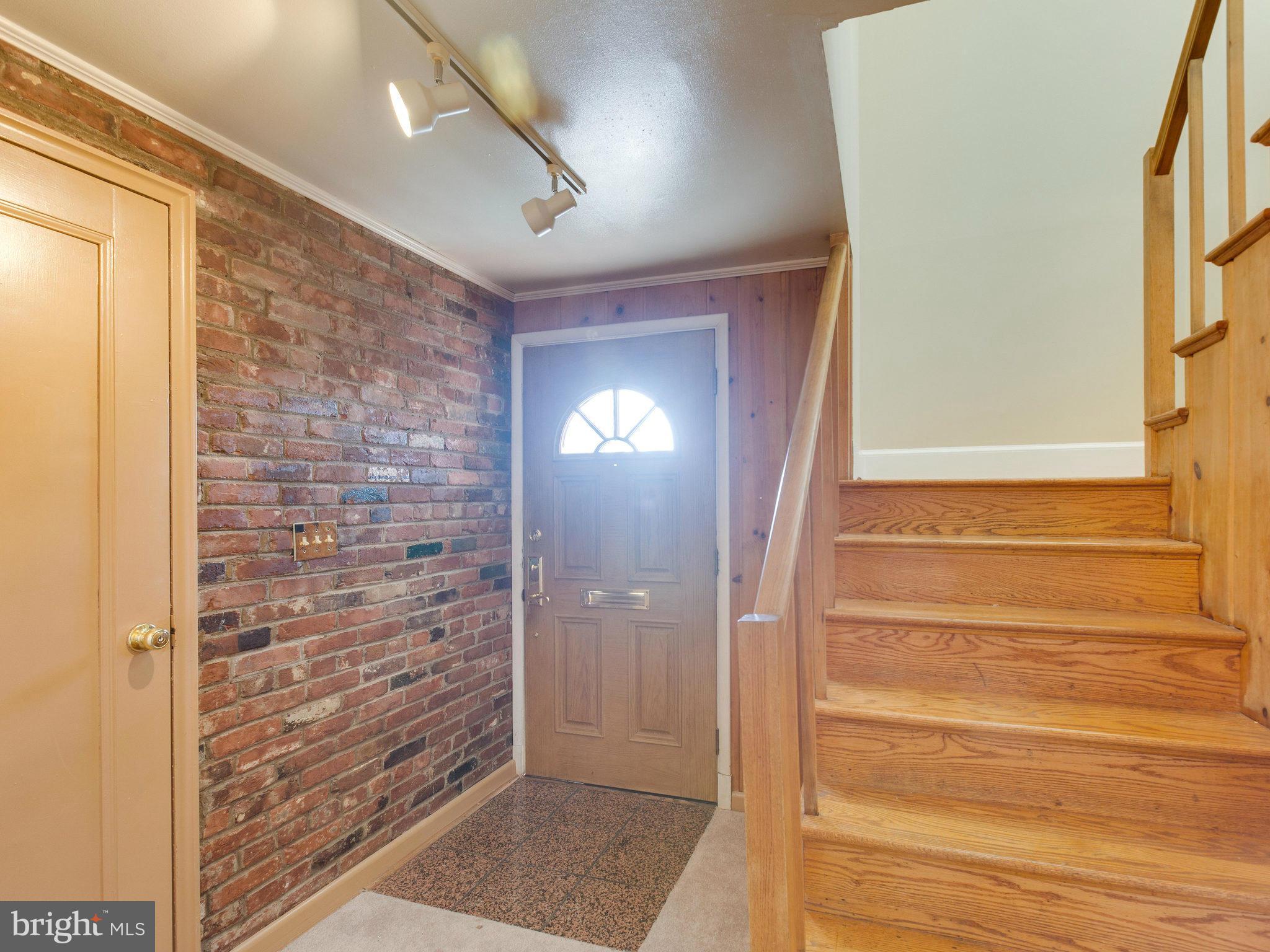 2947 Viewpoint Road Alexandria, VA 22314 - Photo 2 of 26 Interior (General)