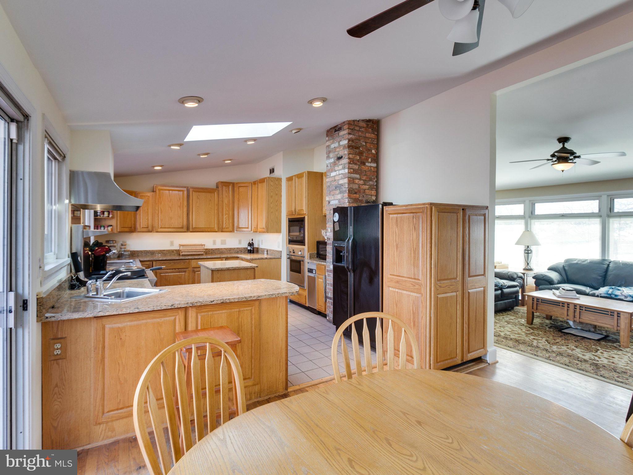 2947 Viewpoint Road Alexandria, VA 22314 - Photo 11 of 26 Kitchen