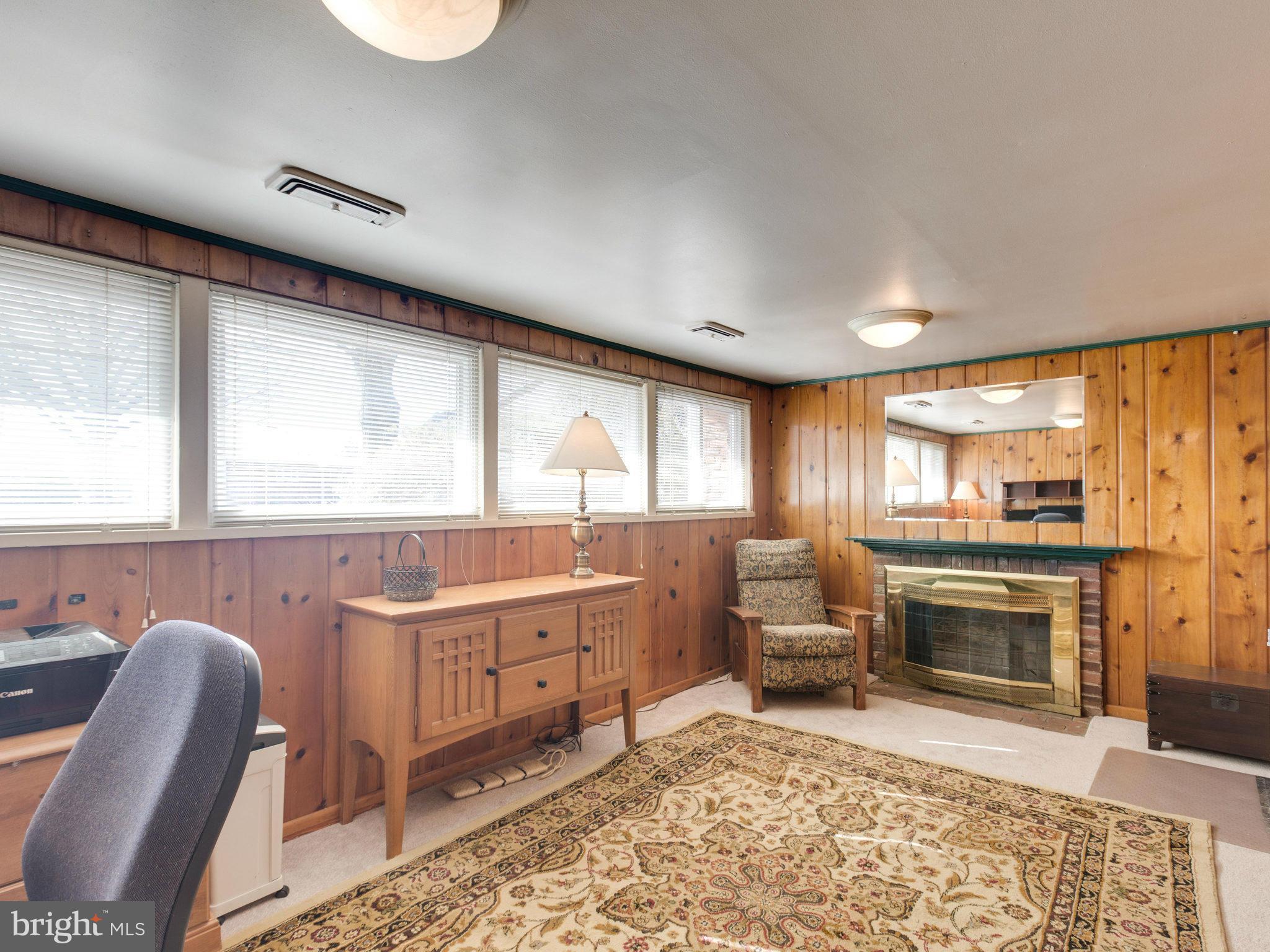 2947 Viewpoint Road Alexandria, VA 22314 - Photo 16 of 26 Family Room