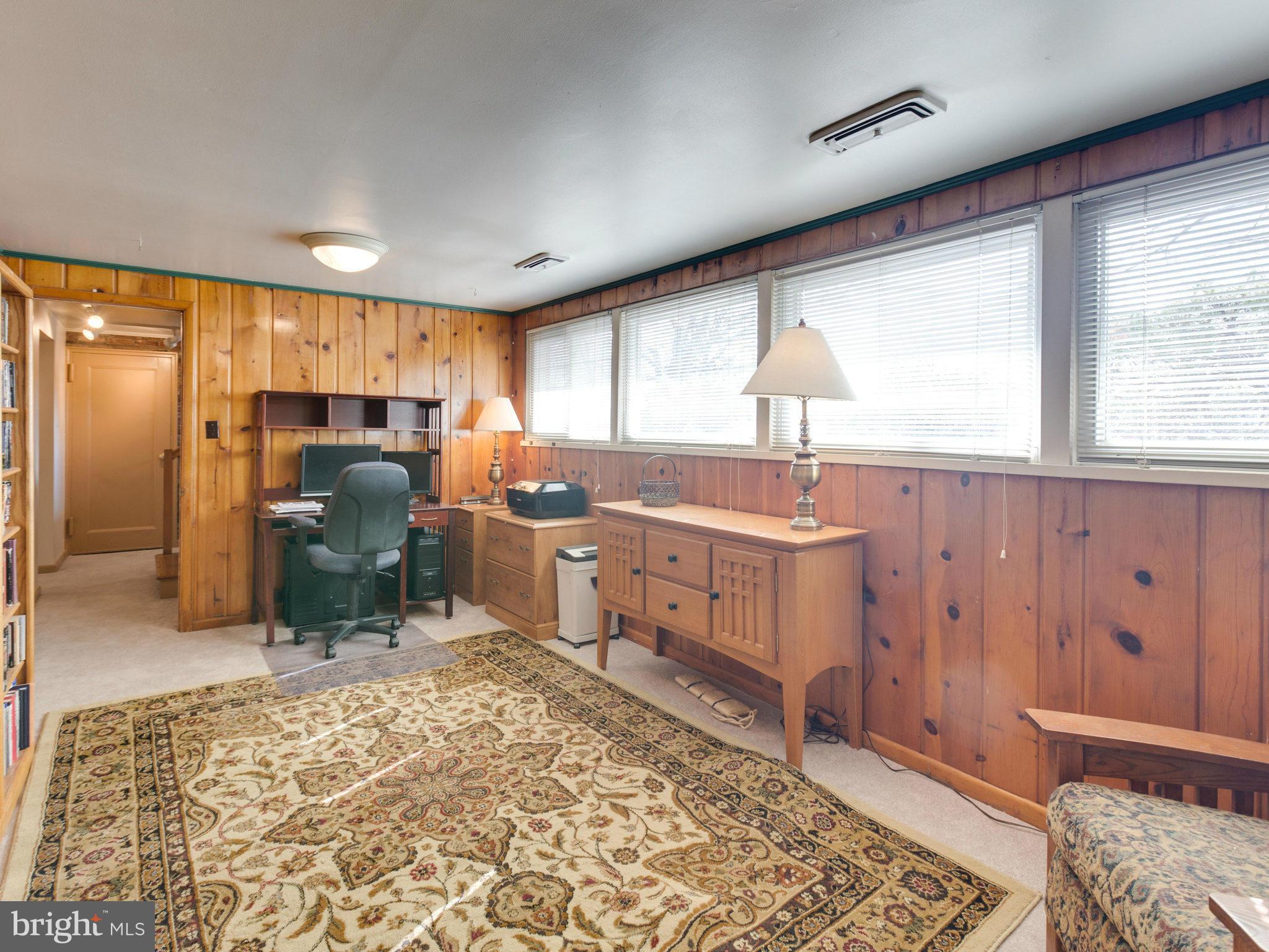 2947 Viewpoint Road Alexandria, VA 22314 - Photo 17 of 26 Family Room