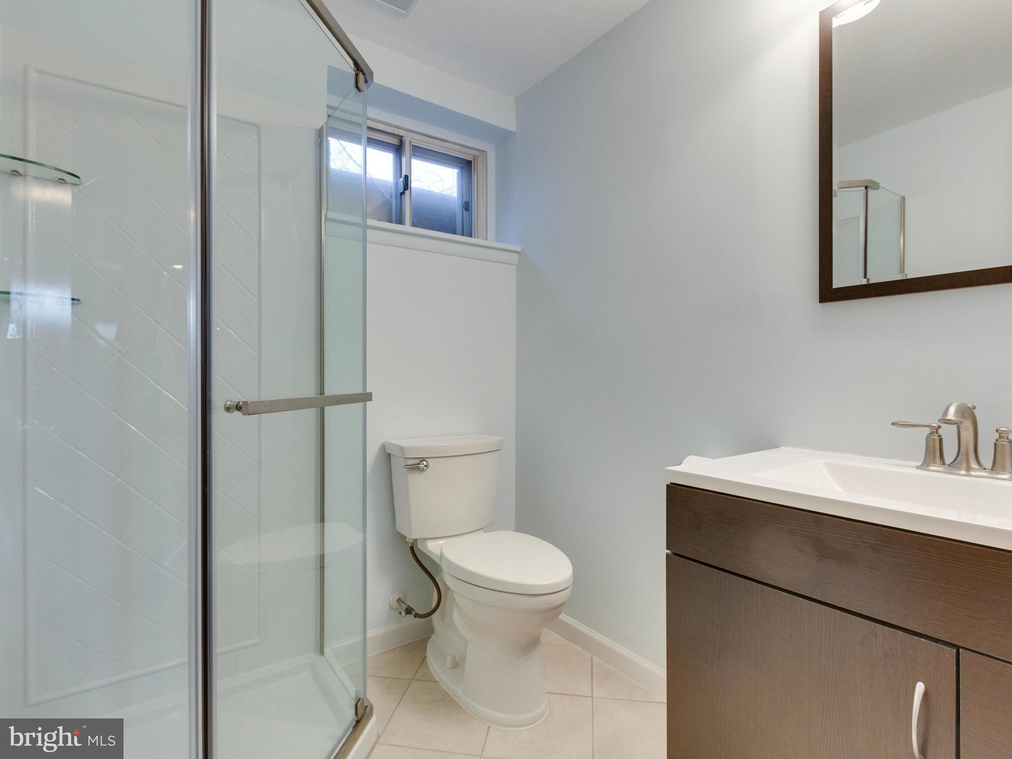 2947 Viewpoint Road Alexandria, VA 22314 - Photo 19 of 26 Bath