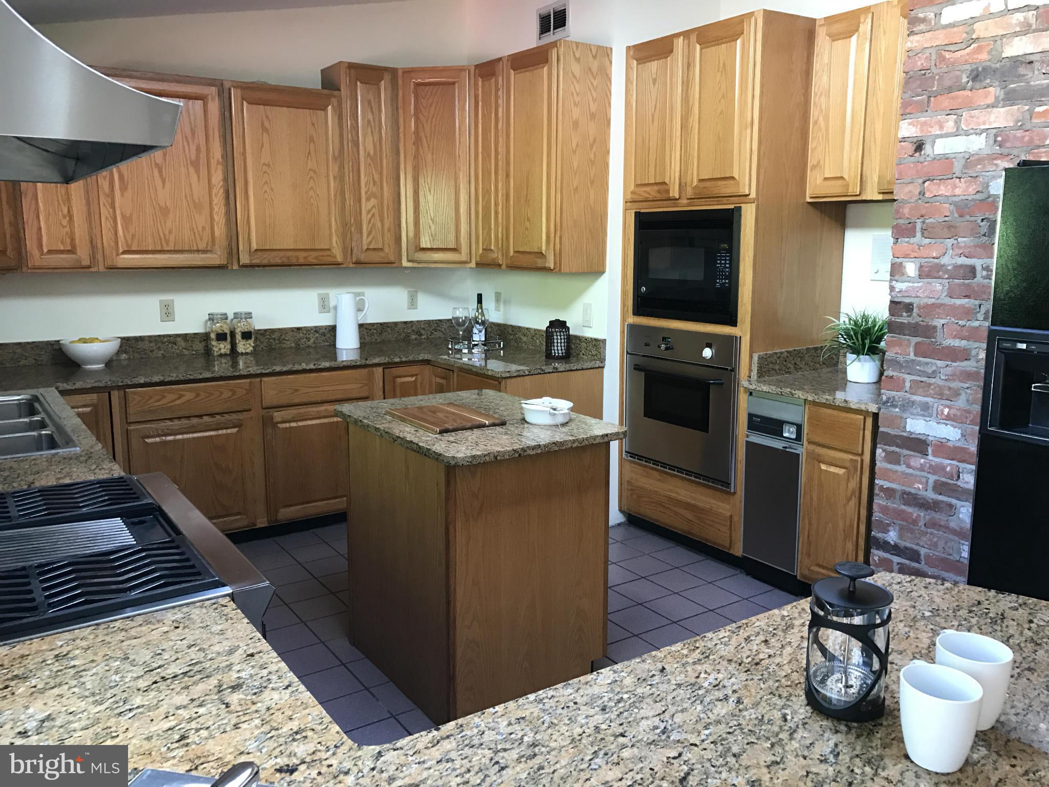 2947 Viewpoint Road Alexandria, VA 22314 - Photo 5 of 26 Kitchen