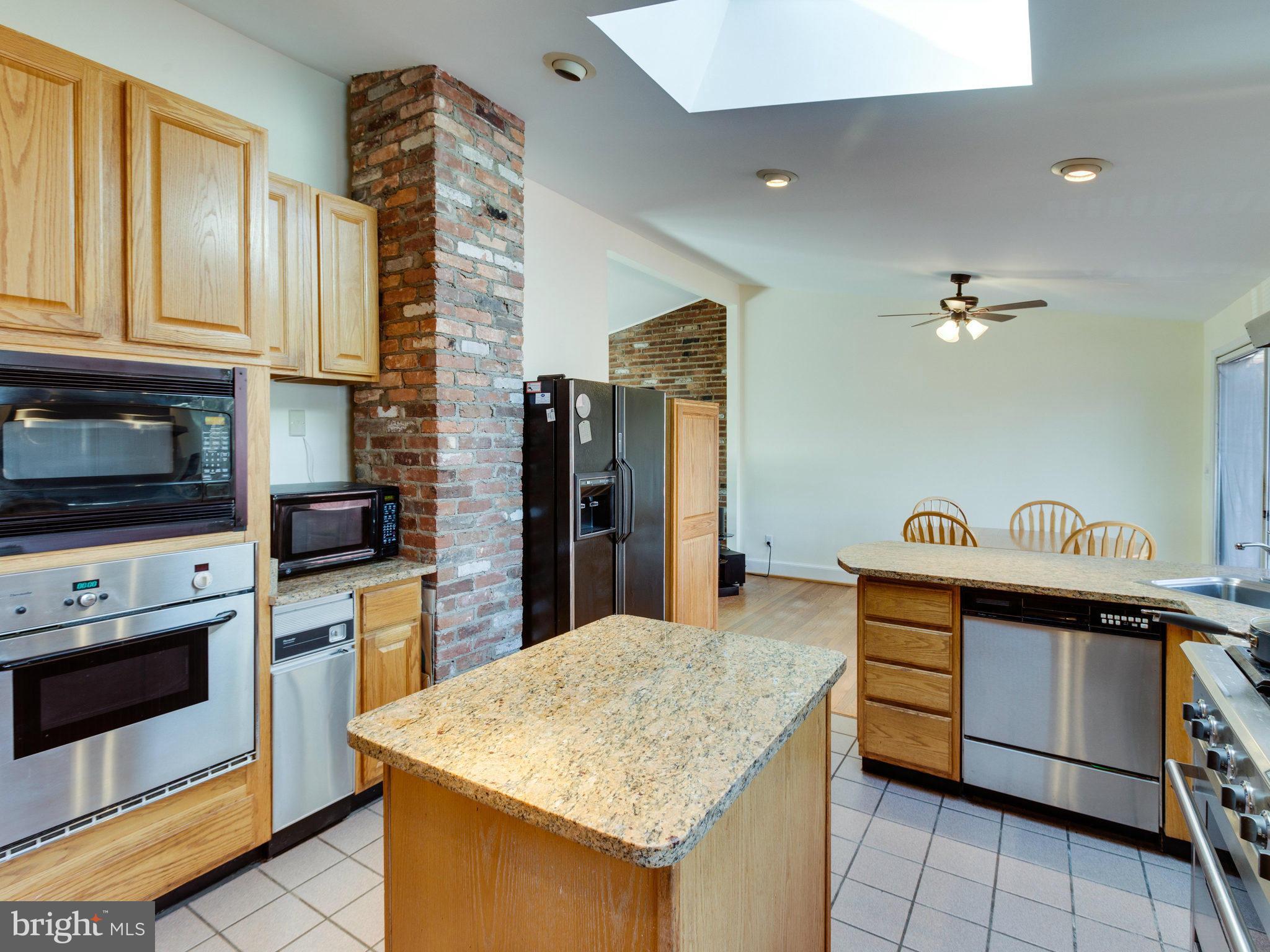 2947 Viewpoint Road Alexandria, VA 22314 - Photo 8 of 26 Kitchen