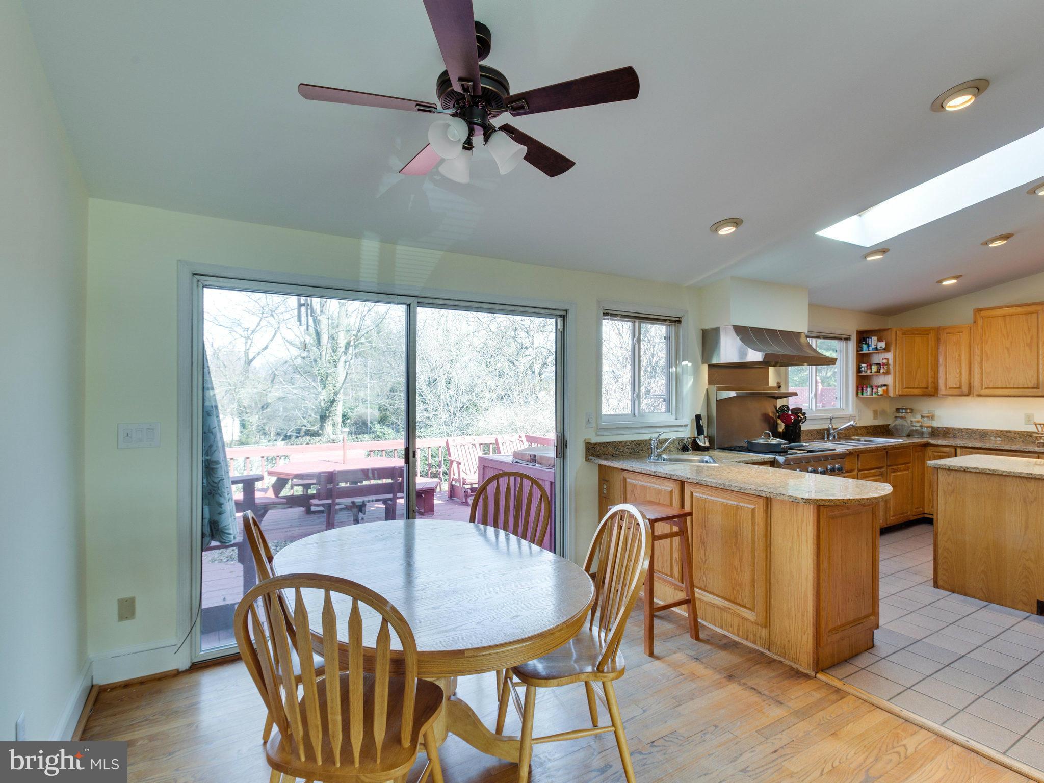 2947 Viewpoint Road Alexandria, VA 22314 - Photo 10 of 26 Dining Room
