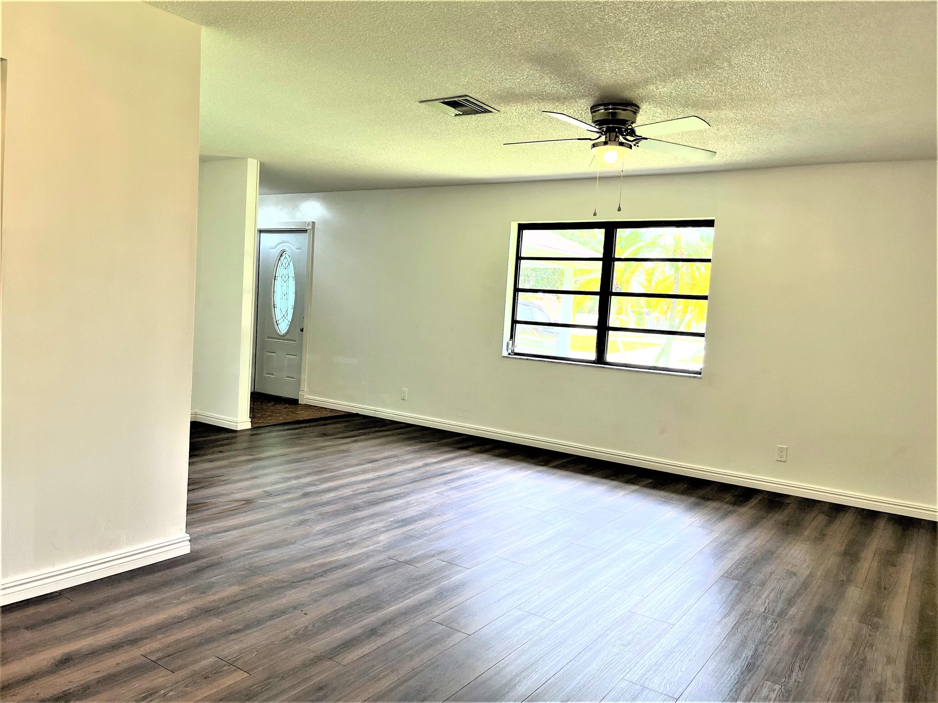 7 West Mango Road Lake Worth, FL 33467 - Photo 4 of 20 IMG_9450
