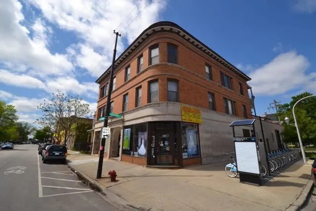 $2,495 | 3124 North California Avenue, Unit 3, Chicago, IL 60618