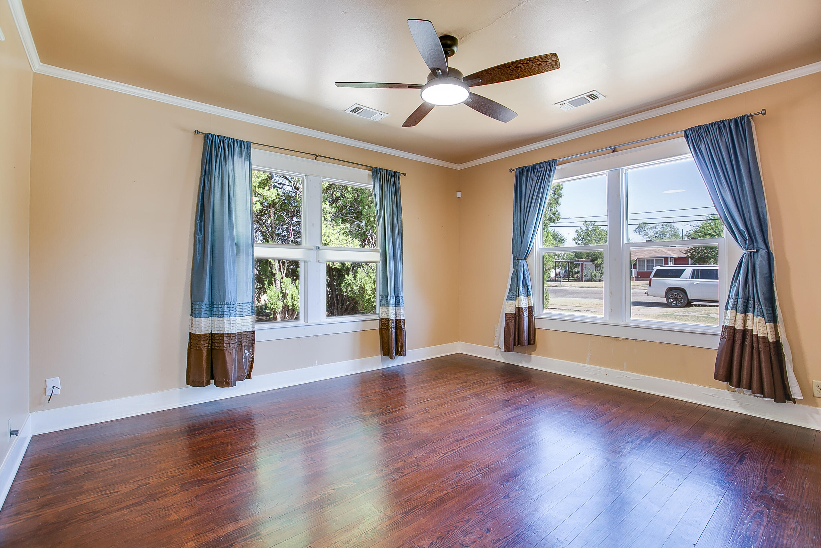 1305 North 8th Street Ballinger, TX 76821 - Photo 8 of 26 6L4A3383Blended