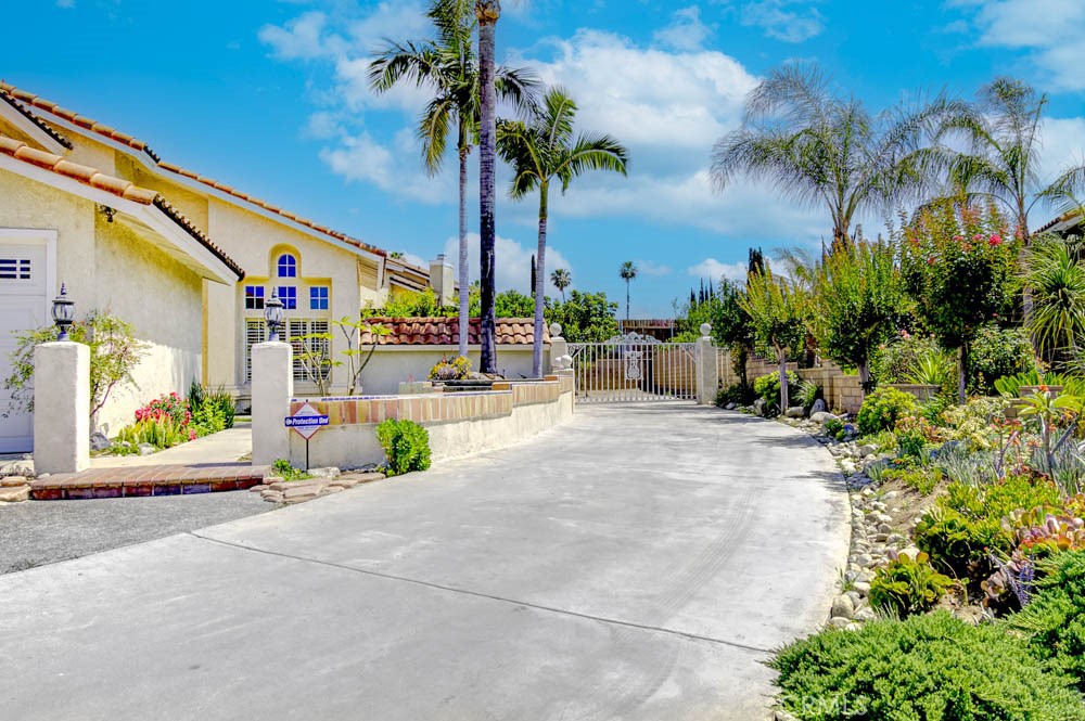 11102 Liverpool Lane Riverside, CA 92503 - Photo 6 of 58 Driveway 2