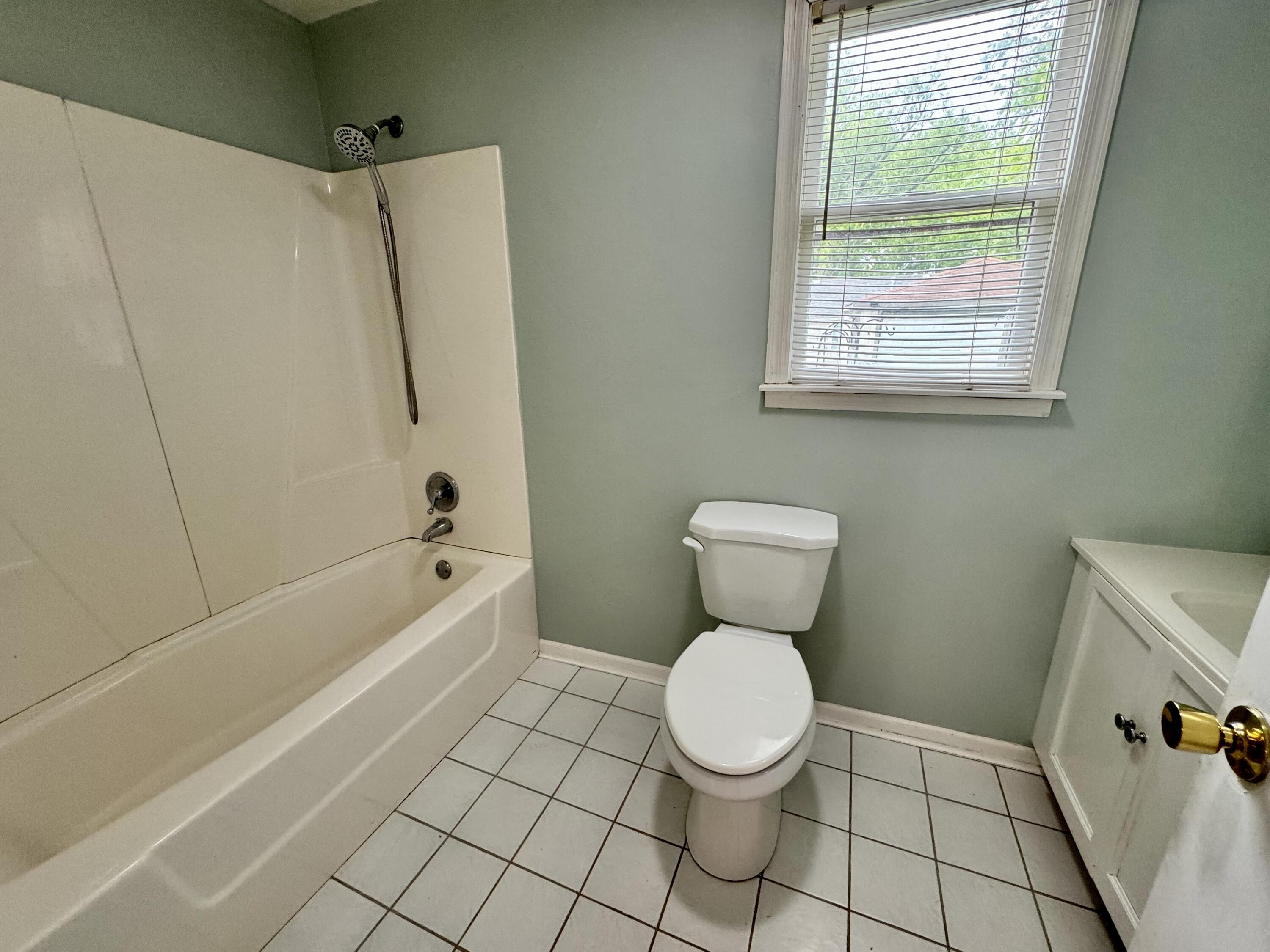 9411 Spring Street Highland, IN 46322 - Photo 9 of 12 3000x2250