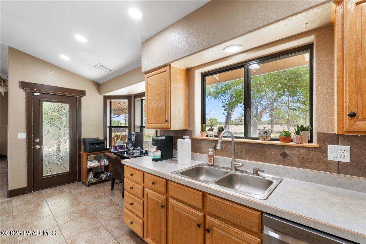 650 East Rimrock Road Paulden, AZ 86334 - Photo 11 of 56 13-Kitchen