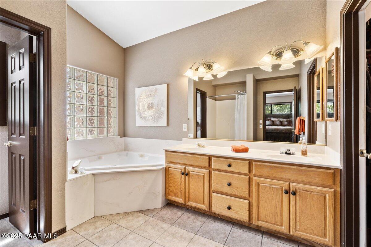 650 East Rimrock Road Paulden, AZ 86334 - Photo 21 of 56 23-Primary Bathroom