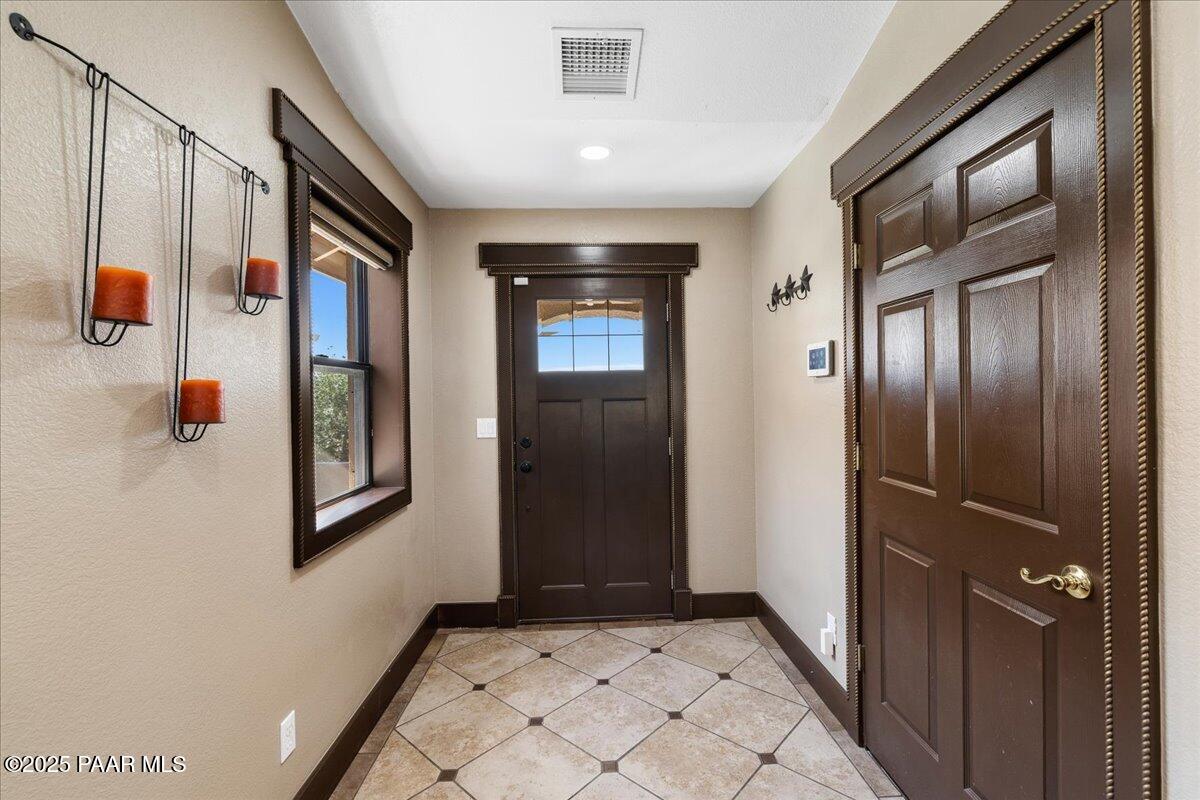 650 East Rimrock Road Paulden, AZ 86334 - Photo 3 of 56 04-Entryway
