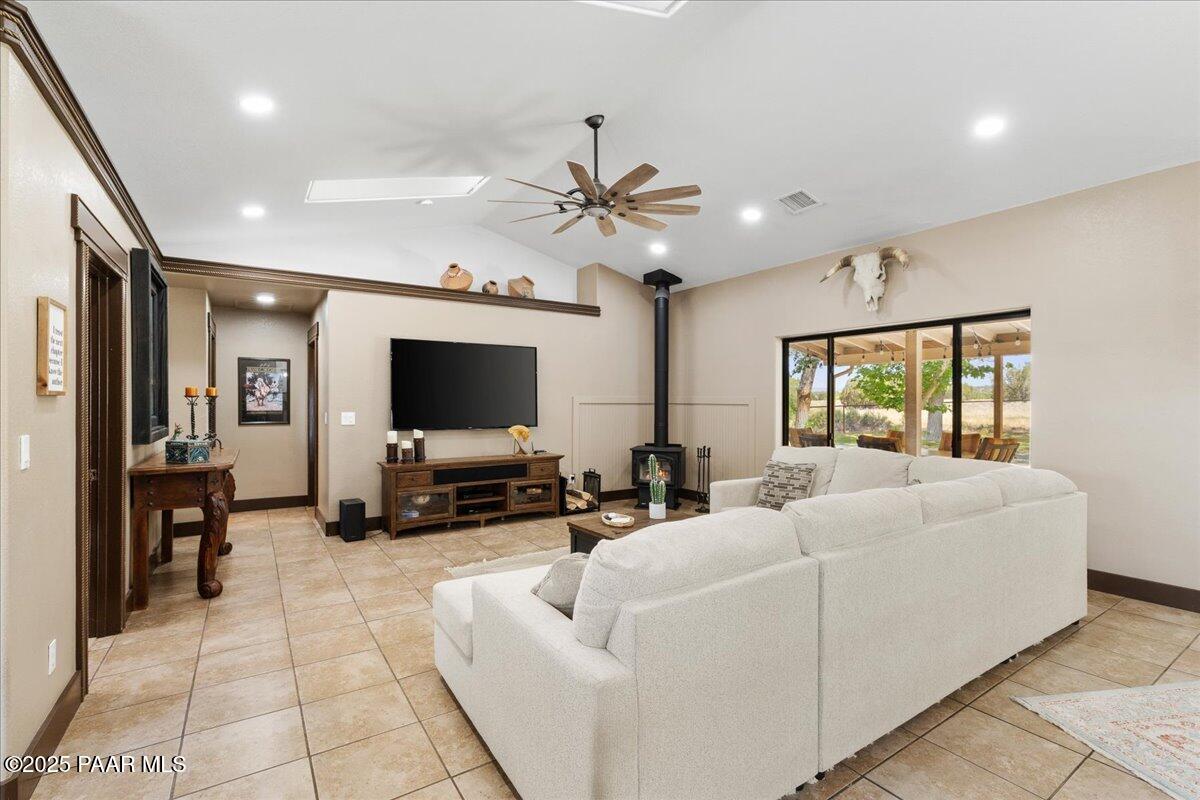 650 East Rimrock Road Paulden, AZ 86334 - Photo 4 of 56 05-Living room