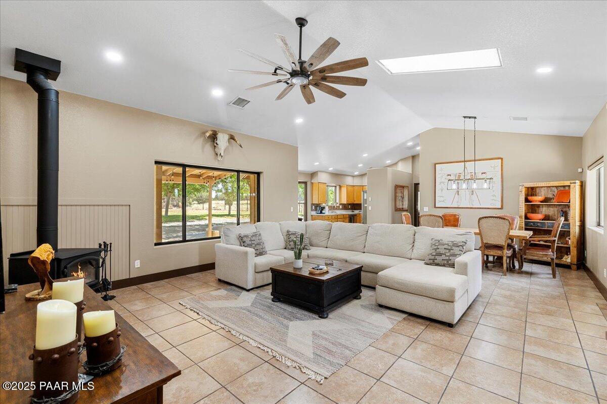 650 East Rimrock Road Paulden, AZ 86334 - Photo 6 of 56 07-Living room