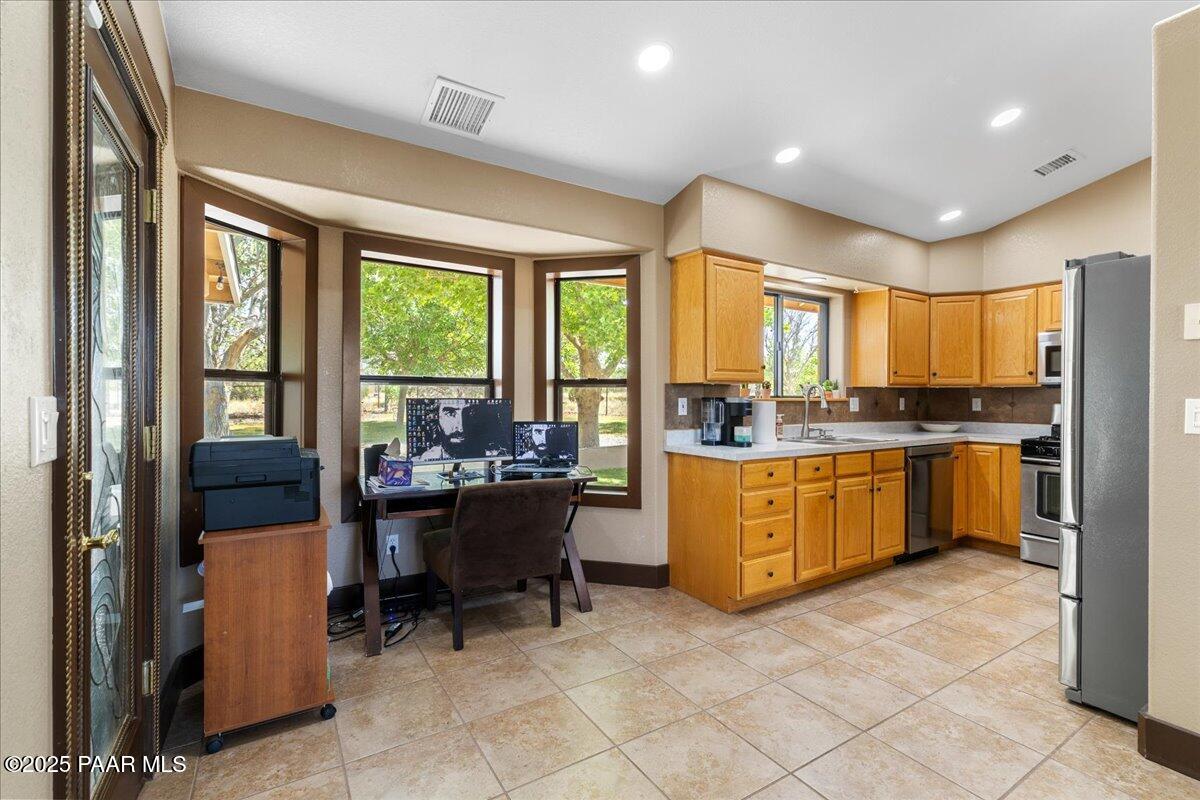 650 East Rimrock Road Paulden, AZ 86334 - Photo 7 of 56 09-Kitchen