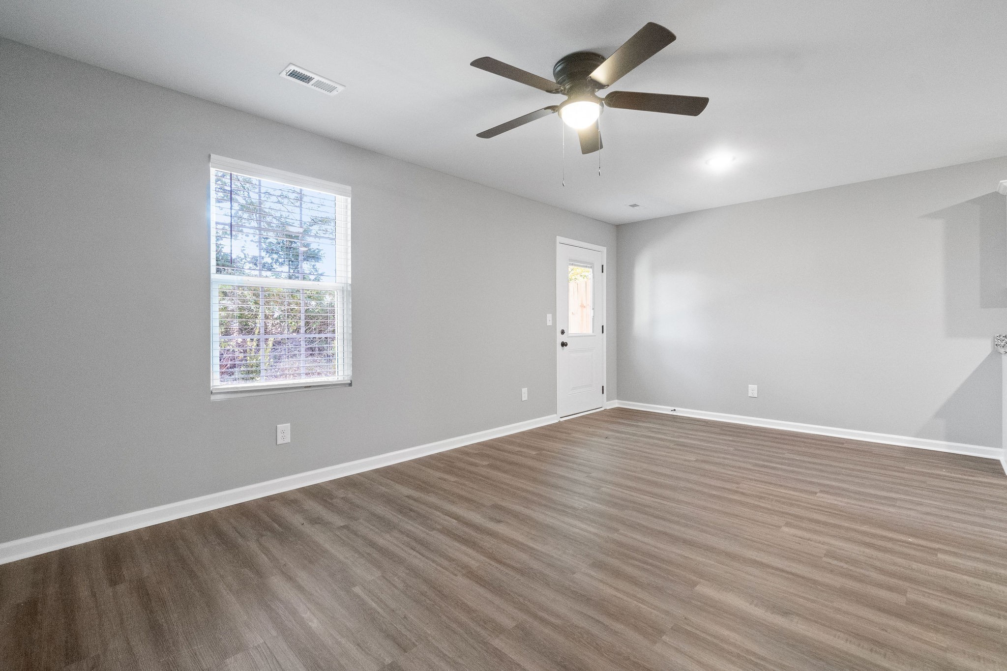 2186 Peachers Mill Road, Unit B2 Clarksville, TN 37042 - Photo 3 of 14