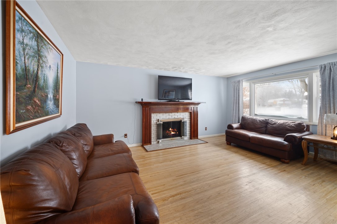 358 Pardee Road Irondequoit, NY 14609 - Photo 3 of 21