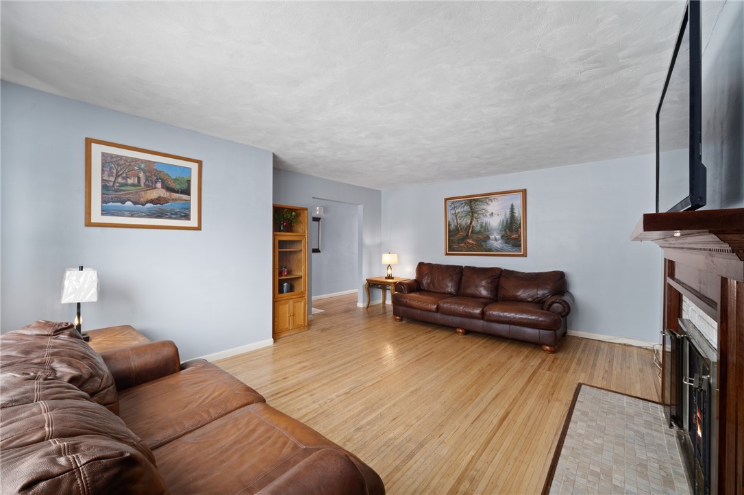 358 Pardee Road Irondequoit, NY 14609 - Photo 4 of 21