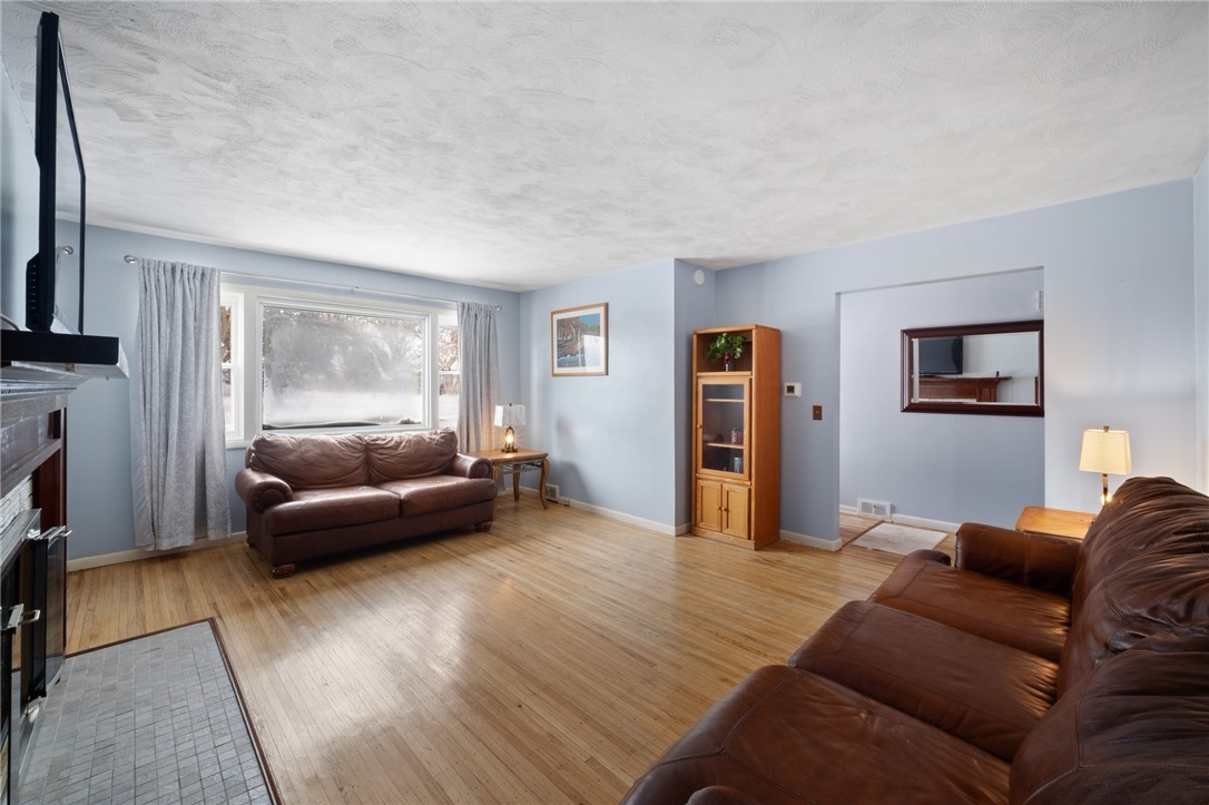 358 Pardee Road Irondequoit, NY 14609 - Photo 5 of 21