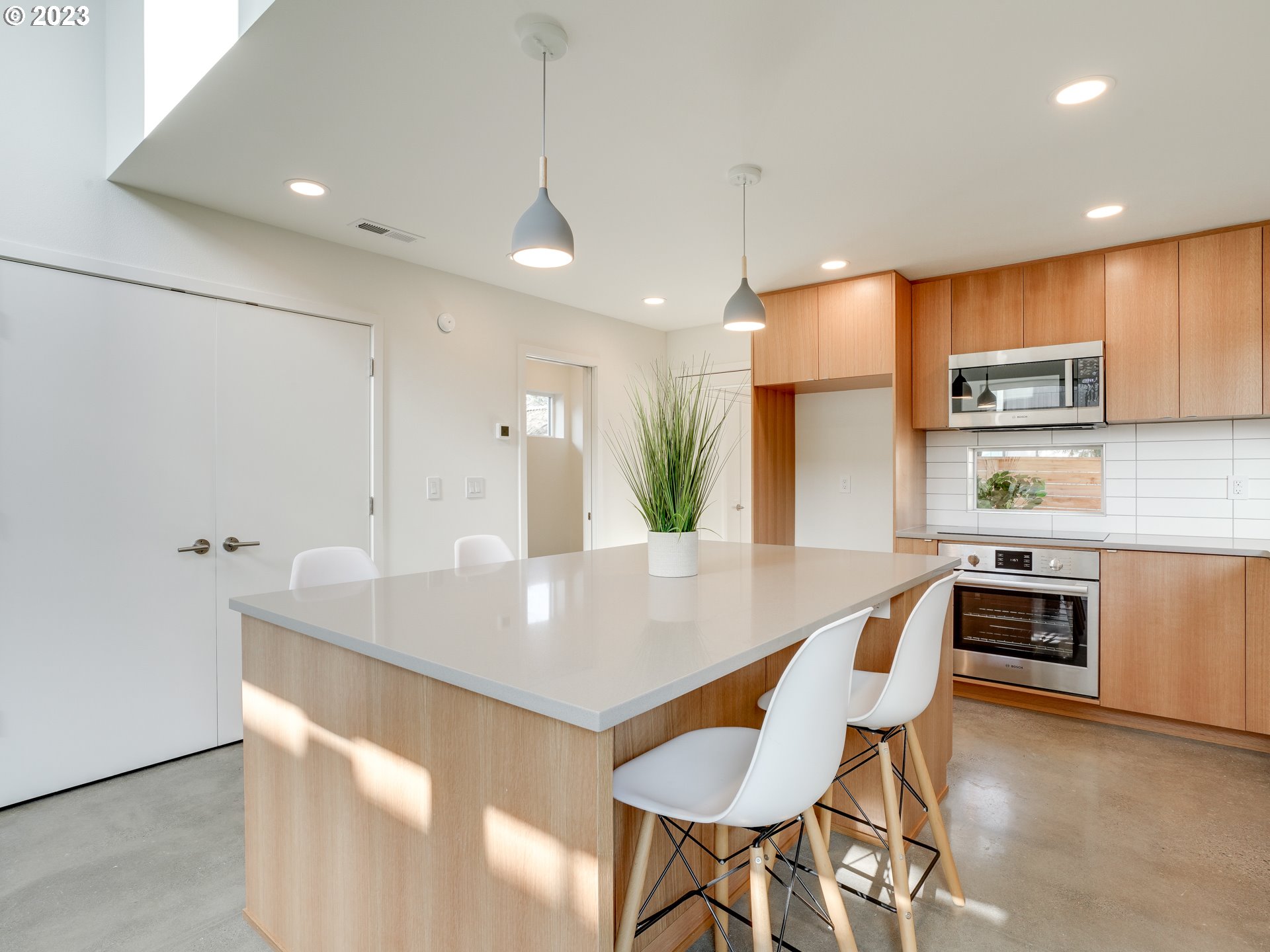 1635 Northeast Rosa Parks Way, Unit B Portland, OR 97211 - Photo 11 of 28 Gallery Image 11