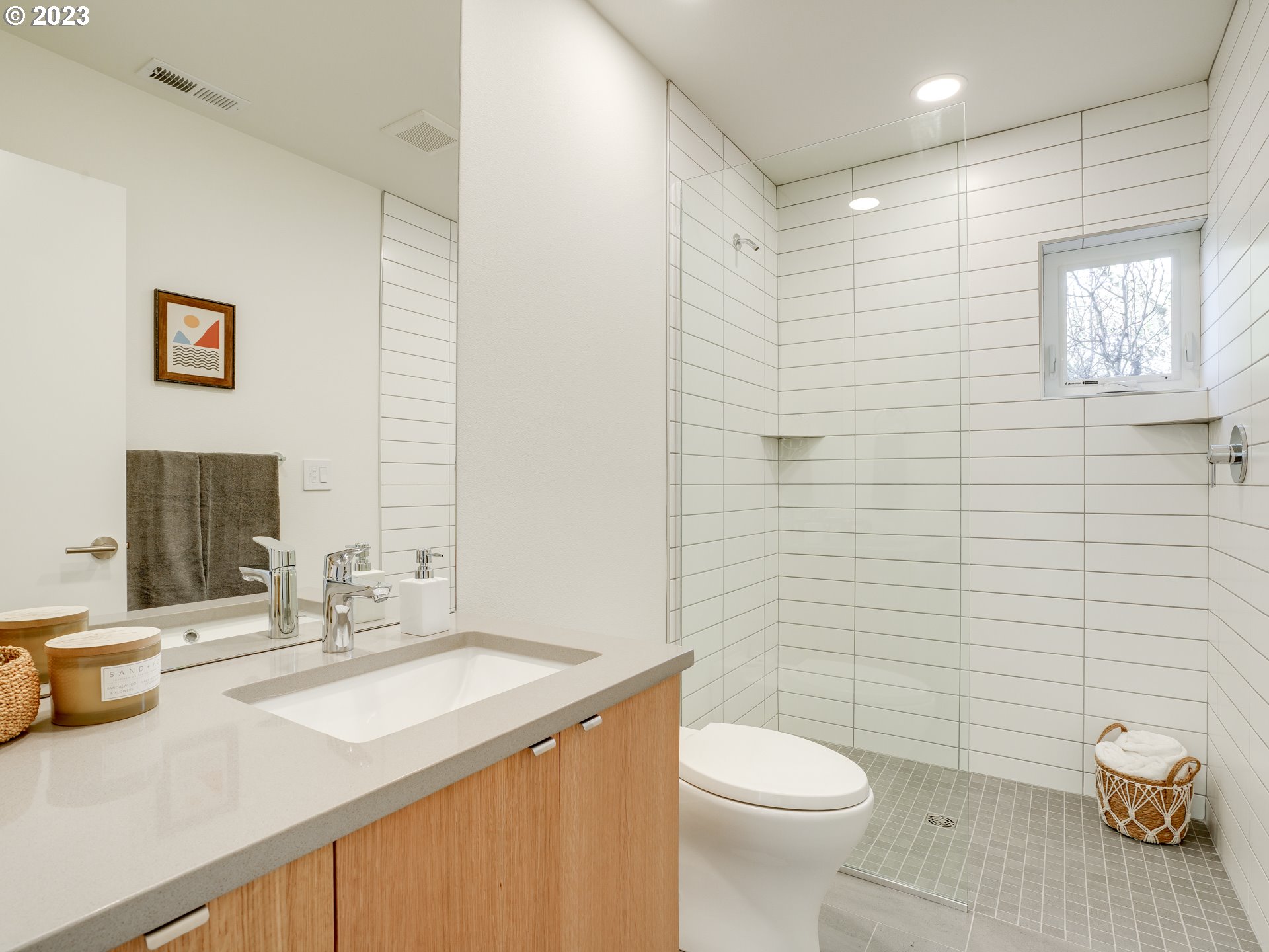 1635 Northeast Rosa Parks Way, Unit B Portland, OR 97211 - Photo 24 of 28 Gallery Image 24