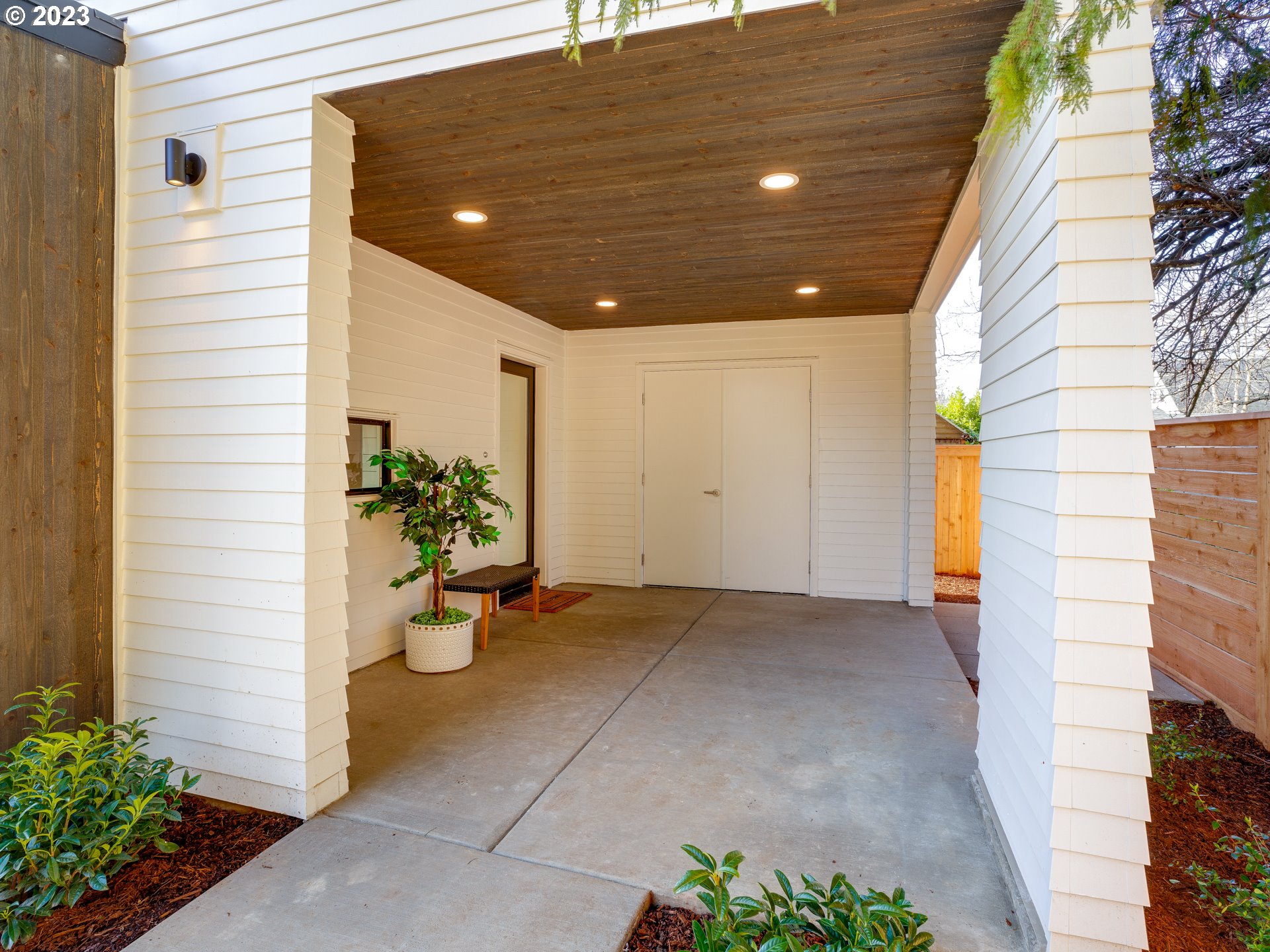 1635 Northeast Rosa Parks Way, Unit B Portland, OR 97211 - Photo 5 of 28 Gallery Image 5