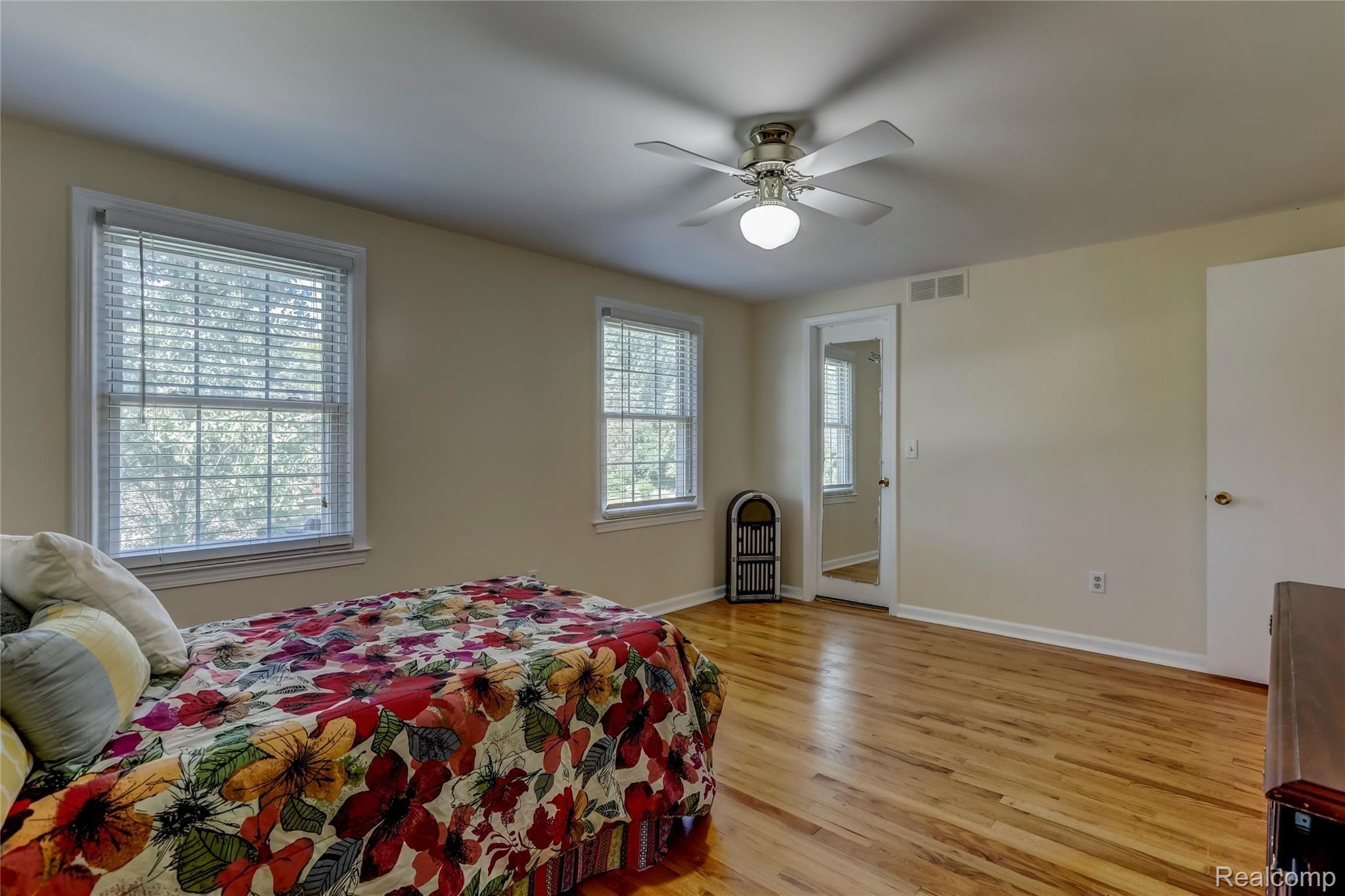 2496 Wickfield Road West Bloomfield, MI 48323 - Photo 24 of 32 2496 Wickfield Road, West Bloomfield Township, MI-23-FULL.jpg