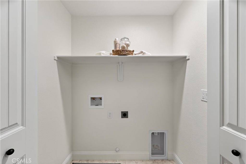 184 Montage Drive Merced, CA 95348 - Photo 21 of 32 a close view of cabinet