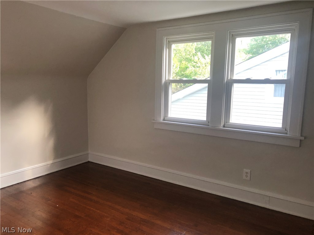 877 Roanoke Road Cleveland Heights, OH 44121 - Photo 13 of 17