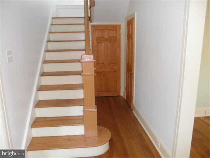 139 Broadview Road Springfield, PA 19064 - Photo 3 of 25 Hallway