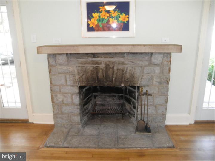 139 Broadview Road Springfield, PA 19064 - Photo 6 of 25 Living Room