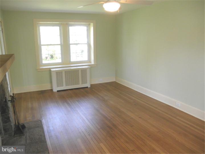 139 Broadview Road Springfield, PA 19064 - Photo 7 of 25 Living Room