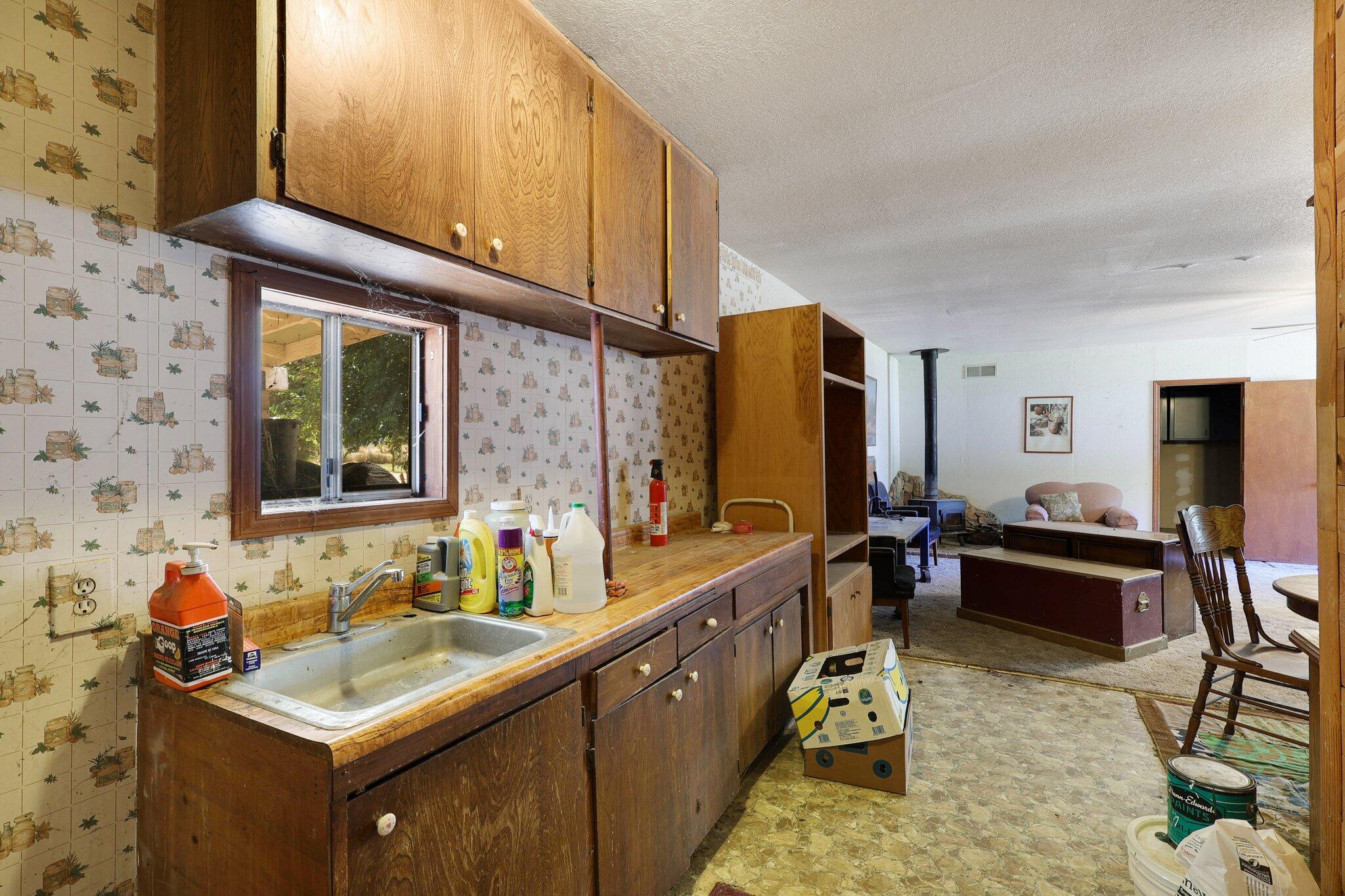 6740 Churn Crk Road Redding, CA 96002 - Photo 34 of 45 Guest Unit
