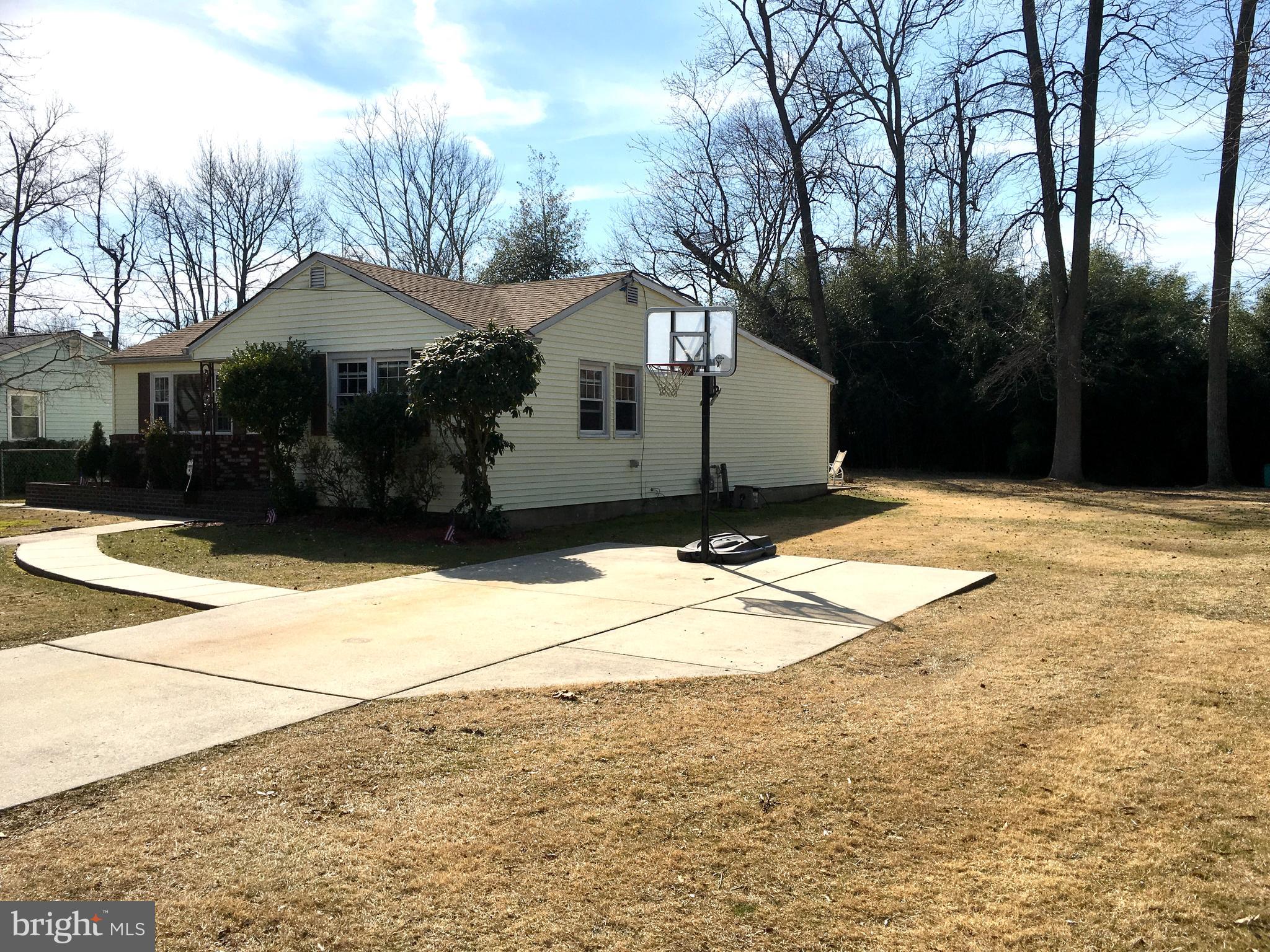 22 Laurel Road Clementon, NJ 08021 - Photo 3 of 18