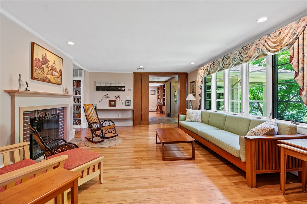 42 Temple Road Wellesley, MA 02482 - Photo 7 of 40