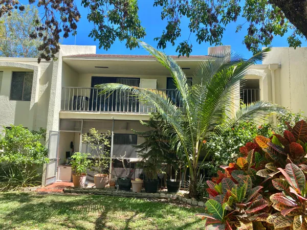 $2,200 | 150 Pineview Road, Unit J5, Jupiter, FL 33469