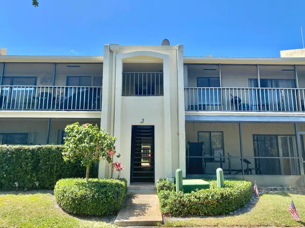 $2,200 | 150 Pineview Road, Unit J5, Jupiter, FL 33469