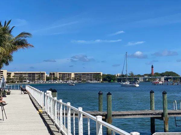 $2,200 | 150 Pineview Road, Unit J5, Jupiter, FL 33469