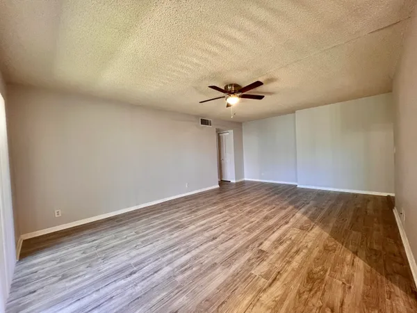 $2,200 | 150 Pineview Road, Unit J5, Jupiter, FL 33469