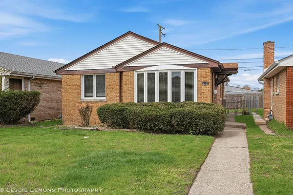 $264,900 | 10142 South California Avenue, Evergreen Park, IL 60805